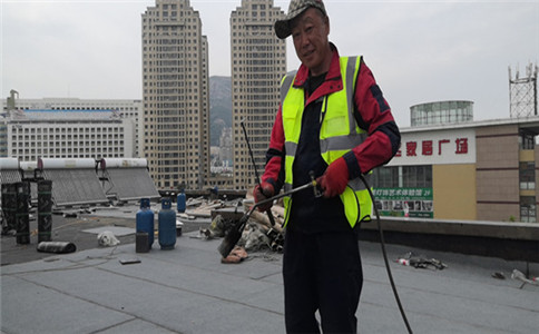 3a8c185dbaa7e233cbf76d7a202148b7.jpg 如何快速找出房頂漏水點-