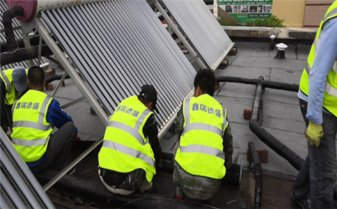 e509049e852282bcf10dc567300183bb.jpg 太陽(yáng)能穿過(guò)樓板導(dǎo)致滲漏