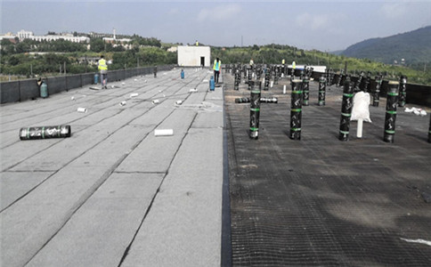 48a7f9e3c266eff6ae9fa00b870d8b7b.jpg 大連屋面做<a href=/tag/etagid16-0.html target=_blank class=infotextkey>防水施工</a>給保修10嗎?幾年靠譜?