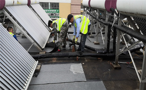 ff0830876d59257b87a78c8e65f866fa.jpg 廠房屋頂裂縫滲漏水怎么堵漏,大連屋頂堵漏做法