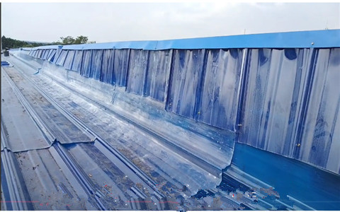 bf23bbaf706da8a5d41aa166b219dd88.jpg 彩鋼屋面生銹換瓦